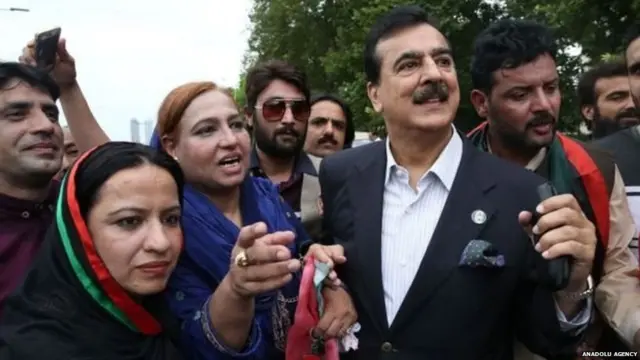 पाकिस्तान मंत्री