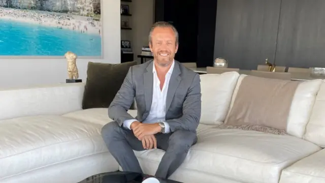 从伦敦搬到洛杉矶的房地产经纪人纳许现在卖的是数百万上千万美元的房产（Credit: JONATHAN NASH）