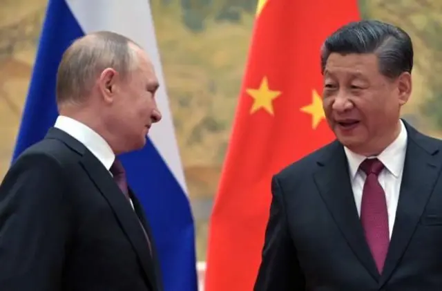 Xi, aha aboneka ari kumwe na Vladimir Putin mu kwa kabiri, yamye yiyamiriza ibihano Uburengero bwafatiye Moscou