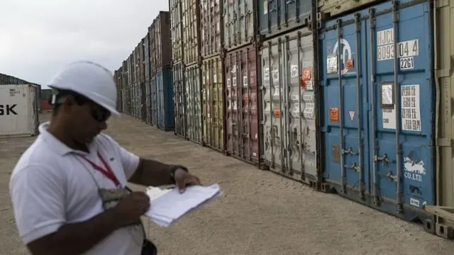 Kampuni ya Fluor Corporation imekuwa ikitoa huduma mbalimbali kwenye kusaidia operesheni kwenye makambi ya kijeshi ya Marekani.