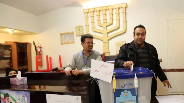 انتخابات مجلس در یک کنیسه در تهران