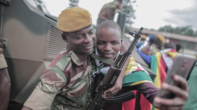 Des célébrations ont eu lieu après l'intervention de l'armée zimbabwéenne contre le président Mugabe en 2017