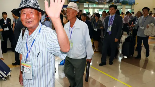 1차 상봉 대상자들은 20일 육로를 통해 금강산으로 이동했다