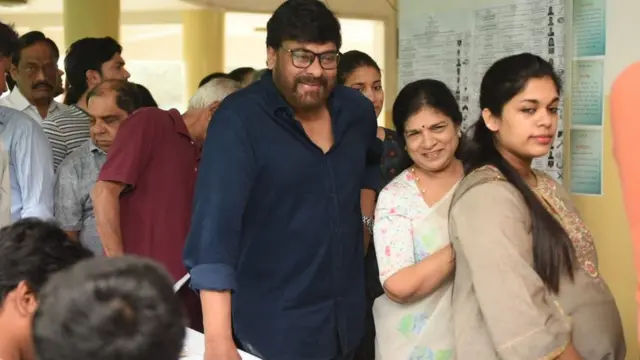 ఓటు హక్కు వినియోగించుకున్న ప్రముఖులు