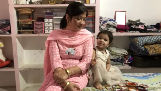 తల్లి వినీతతో పీహూ