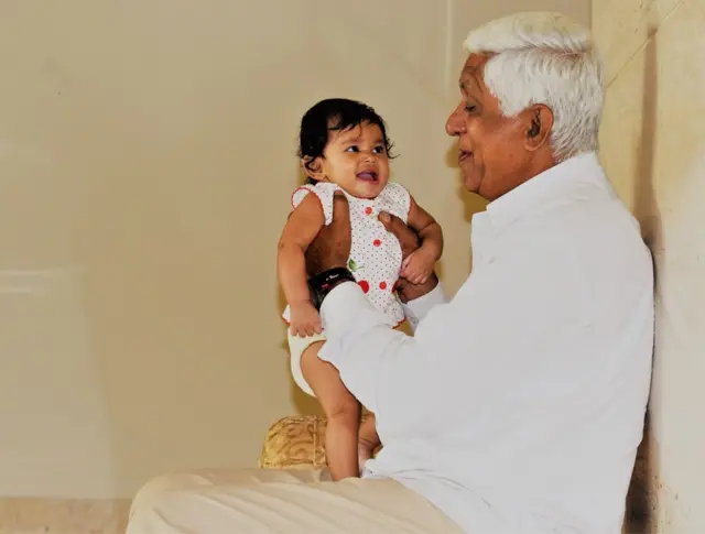 தாத்தாவின் அரவணைப்பில் - ஜோஷ்வா ஜேக்கப் ஜாக்சன், சென்னை