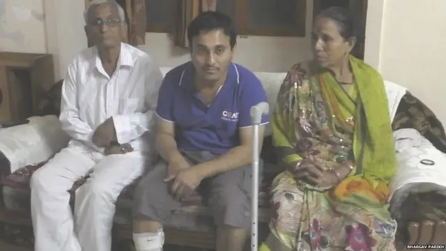 પ્રતીક પરિવાર સાથે