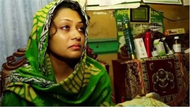 "আমার আশপাশে অনেক মানুষ ছিল...কিন্তু কেউ আমারে একটু সাহায্য করে নাই", নিহত রিফাত শরীফের স্ত্রী আয়েশা আক্তার।