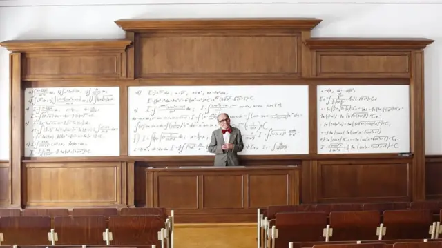 يتسم حاملو الألقاب الوظيفية بالتنوع بشكل عام، لكن ذلك يقل في الشرائح العمرية الأكبر