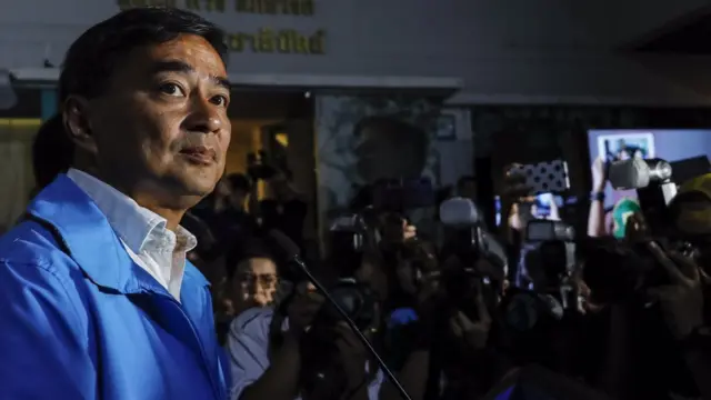 อภิสิทธิ์ เวชชาชีวะ