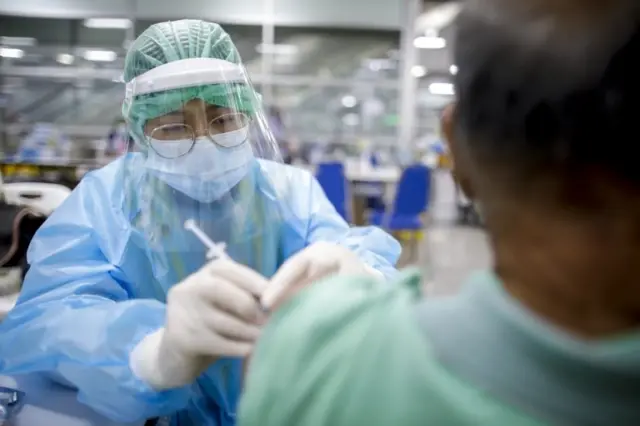 การฉีดวัคซีนที่ล่าช้ามีผลต่อการฟื้นตัวของเศรษฐกิจทั้งในไทยและภูมิภาคอาเซียน