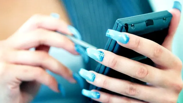 Исследования показали, что искусственные ногти могут притягивать больше бактерий, чем натуральные