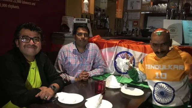 ਵਿਸ਼ਵ ਕੱਪ 2019, ਸੁਨੀਲ ਯਸ਼ ਆਪਣੇ ਦੋਸਤਾਂ ਨਾਲ