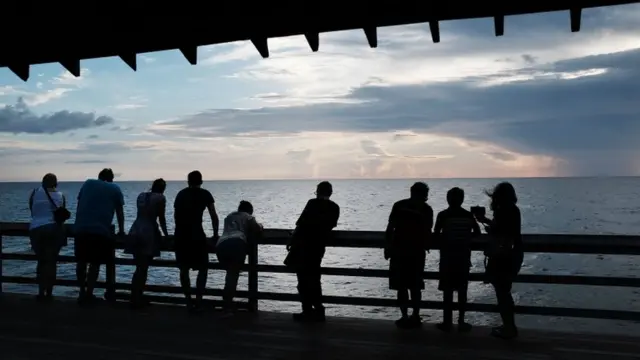 سواحل جنوبی فلوریدا از نخستین ساعات صبح یکشنبه شاهد گردبادهای مهیب ایرما خواهد بود