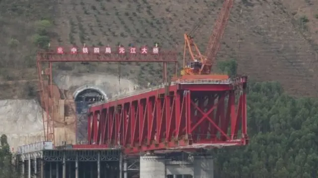 చైనా, లావోస్‌ను కలిపే యూమో రైల్వే లైన్