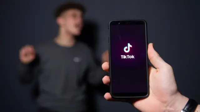 L'application TikTok sur un téléphone.