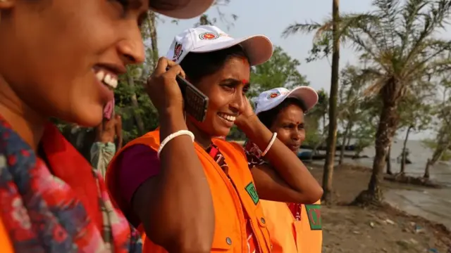 Les volontaires du CPP dans le village de Chila sont chargés de s'assurer que tous les membres de la communauté sont au courant des derniers avertissements de risques météorologiques.