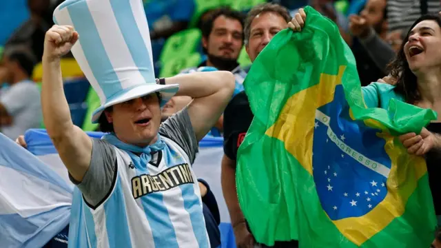 Brasileños y argentinos en Río