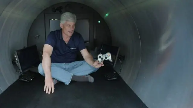 في عام 2022 ، صورت بي بي سي داخل الغواصة المفقودة تيتان مع ستوكتون راش رئيس الشركة المالكة لها