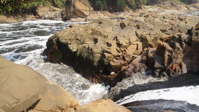 Bertandang Ke Curug Jompong Yang ‘beracun’ Di Jawa Barat - BBC News Indonesia