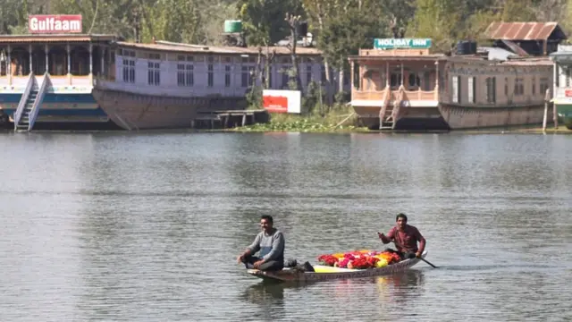 डल झील