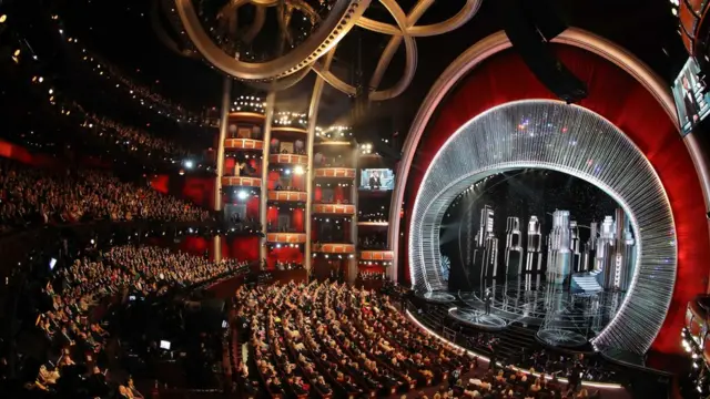 La La Land giành được sáu giải Oscar 2017, còn Moonlight được ba giải