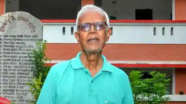 గత మూడు దశాబ్దాలుగా ఫాదర్ స్టాన్ స్వామి ఆదివాసుల హక్కులకోసం పాటుపడుతున్నారు.