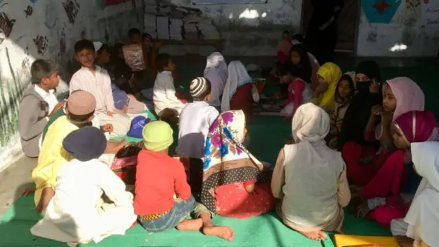 মাচার কলোনিতে বাঙ্গালি ছেলে-মেয়েদের জন্য একটি স্কুল