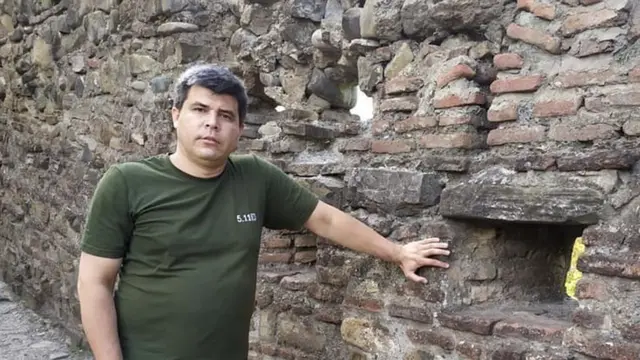 Журналист ва блогер Элдар Асанов исталмаган ўтмишга оид ёдгорликларга ёвқараш яхши эмаслиги, балки тарихнинг турли даврларида мавжуд бўлган маданий мерослар ва шахсларга ҳам эътибор қаратишга чақиради.