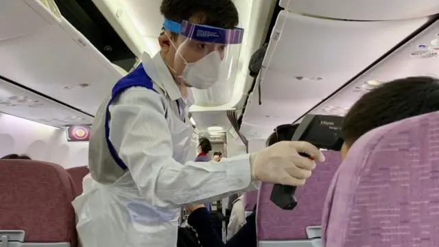 လေယာဉ်တွေပေါ်မှာလည်း အဖျားတိုင်းစစ်ဆေး