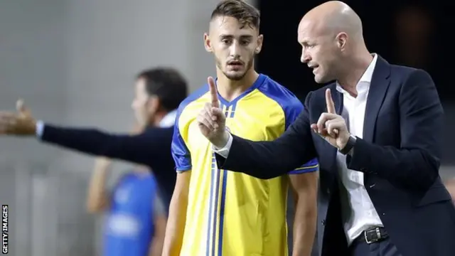 Jordi Cruyff (R) talks to Maccabi's Israeli midfielder Omer Atzili (L) during the UEFA Europa League Group A football match between Maccabi Tel Aviv and Villarreal
