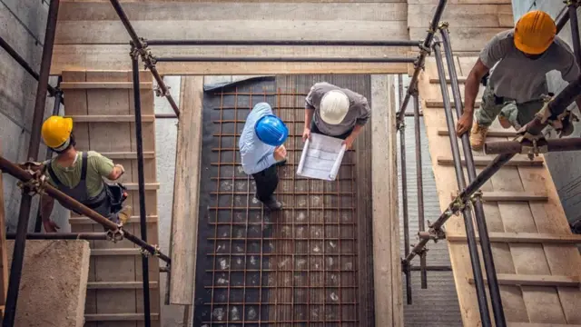 Будівельники