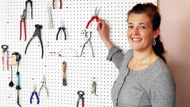 Martine Postma a été la première à ouvrir des cafés de réparation aux Pays-Bas, et des séances inspirées de son concept ont vu le jour dans toute l'Europe.