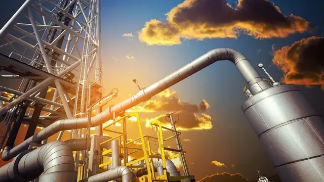 கொரோனா வைரஸ்: சரிந்த எண்ணெய் வர்த்தகம், உயர்ந்த பலி எண்ணிக்கை - 10 தகவல்கள்