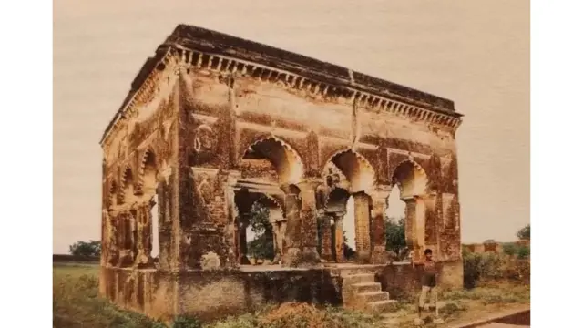 తపతీ నదీ తీరంలో ముంతాజ్ మొదటి సమాధి