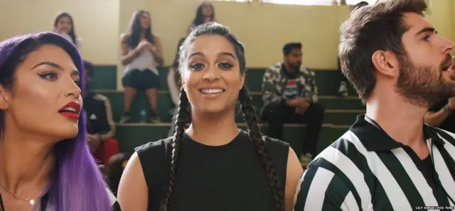 म्यूज़िक वीडियो का एक सीन