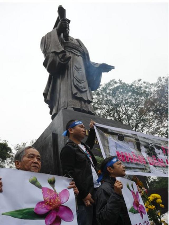 最近幾年，在越南的一些大城市不斷爆發反對中國的抗議示威，紀念中越邊界戰爭中的陣亡將士。圖為在首都河內爆發的抗議示威（攝於2016年2月17日）。