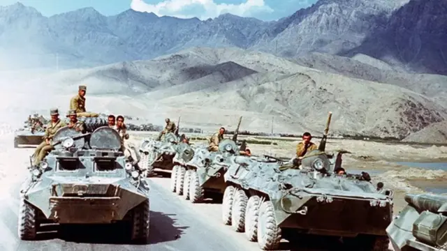 અફઘાનિસ્તાનમાંથી પાછા ફરતાં રશિયન સૈનિકો