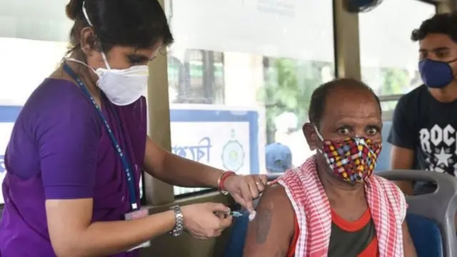A vaccination centre on a bus in Kolkata
