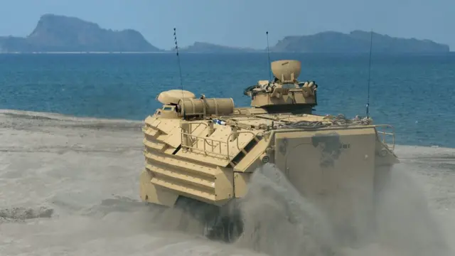 菲律賓和美國在黃岩島附近舉行聯合軍演。