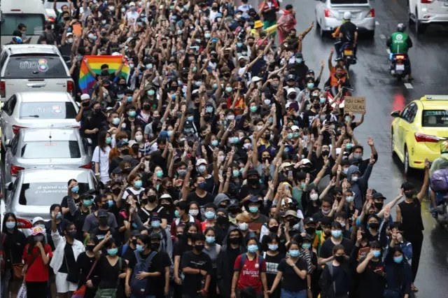 ผู้ชุมนุมที่ห้าแยกลาดพร้าว