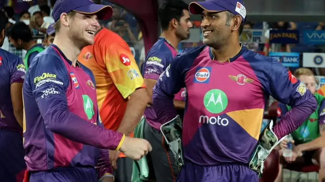 स्टीव स्मिथ और महेंद्र सिंह धोनी