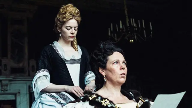 Emma Stone y Olivia Colman