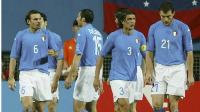 Paolo Maldini àti àwọn akẹgbẹ́ rẹ̀