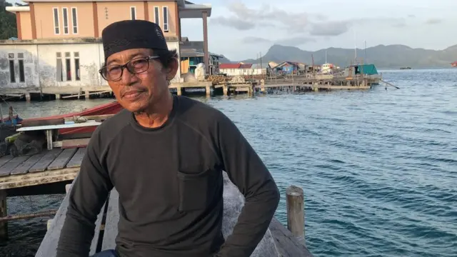 Tokoh nelayan Pulau Tiga Barat Hanafi Jamaluddin berharap nelayan tradisional Natuna dilibatkan dalam menjaga wilayah Indonesia.