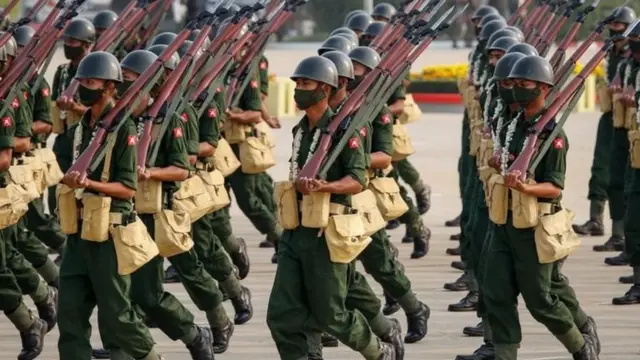 Апта соңунда генералдар куралдуу күчтөрдүн түзүлгөн күнүн майрамдады