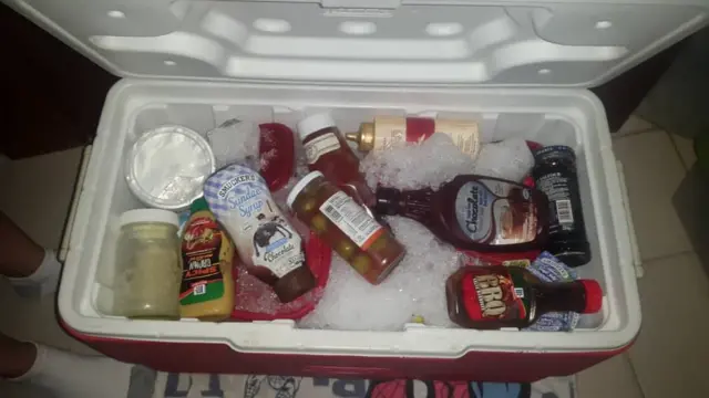 Nevera portátil con hielo