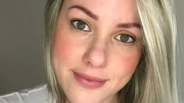 Pendant plusieurs mois, Laura Mathias n'est pas allée à l'école, car elle était très inquiète pour son apparence.