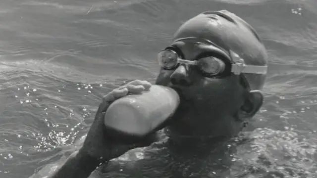 Mu mazi yabonaga John gusa wamuzaniraga umutobe n'ibisuguti