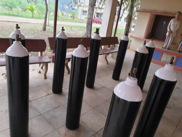 ఇటీవలి కాలంలో ఆక్సిజన్ కొరత సమస్య రావడంతో ఆ ఇబ్బంది లేకుండా ప్రతి బెడ్‌కు ఆక్సిజన్ సిలిండర్ సౌకర్యం కల్పించారు.